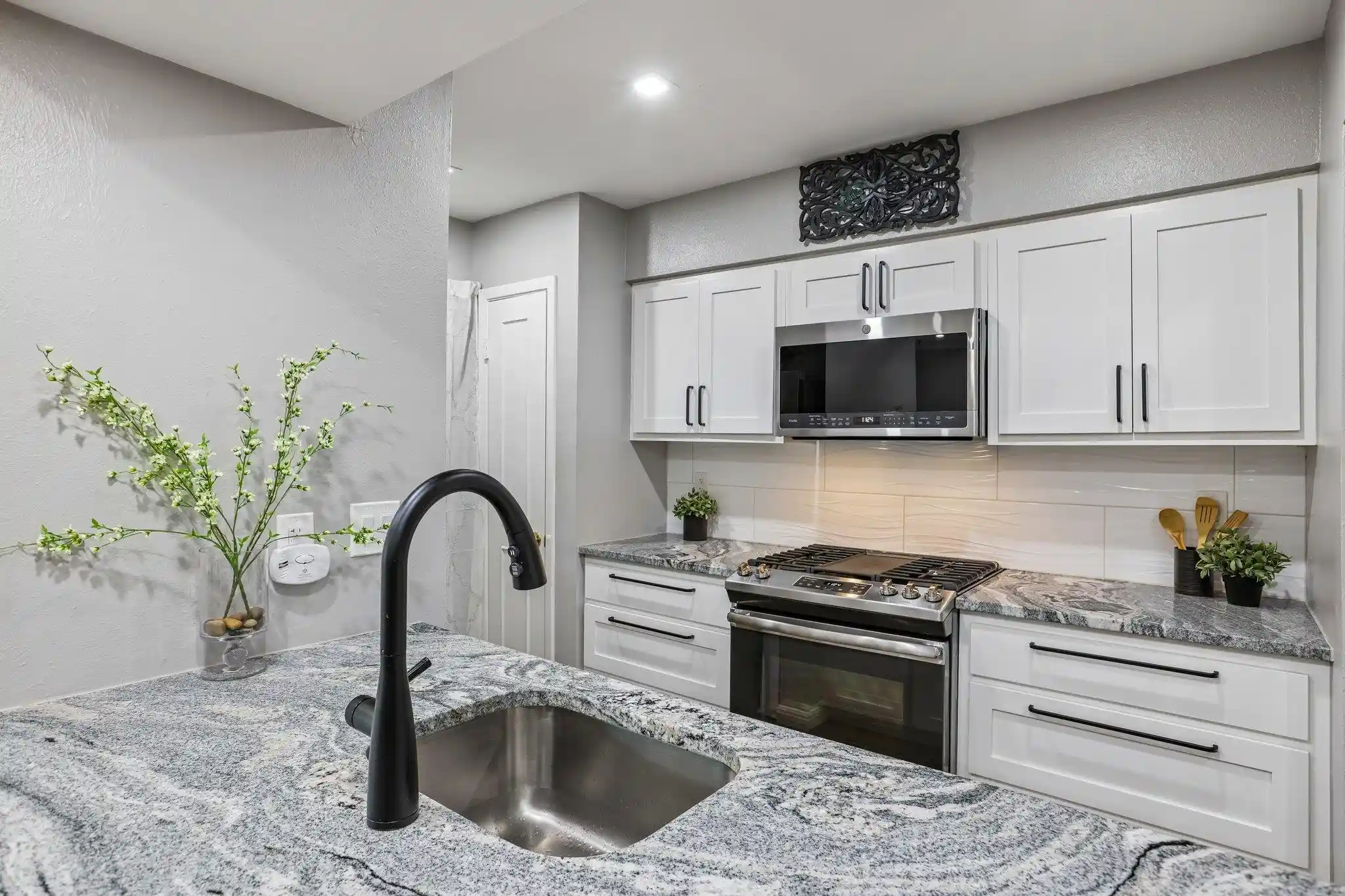 Listing Photo 2 - Condo for sale in 7920 Rockwood Ln located at 7920 Rockwood Ln, Austin, TX 78757 - Unit #249