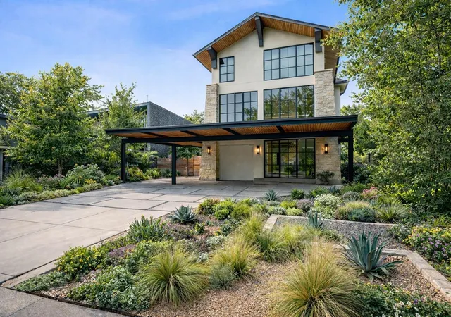 Photo 1 of Mansion for sale at 616 W Monroe St, Austin, TX 78704 | MLS# 9948582 | Listing updated on 2026-07-09