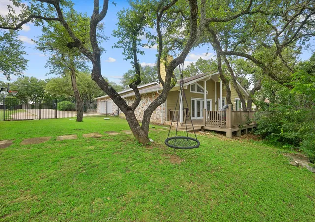 Photo 4 of Single family home for sale at 1211 Falcon Ledge Dr, Austin, TX 78746 | MLS# 7160868 | Listing updated on 2026-10-08