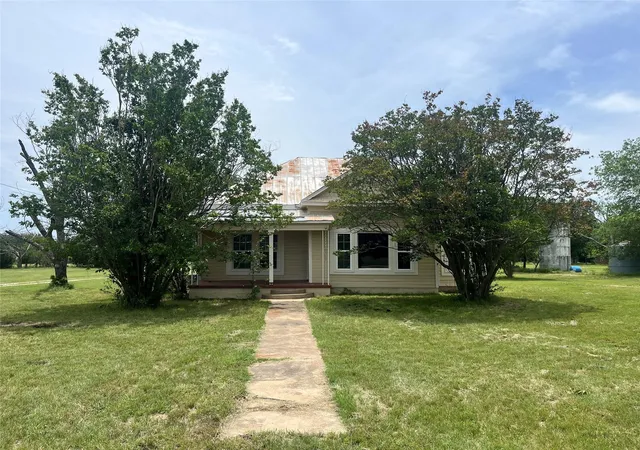 Homes for sale in Lometa, TX | 1312 Fm 581 Hwy E, Lometa, TX 76853 | MLS# 7152095