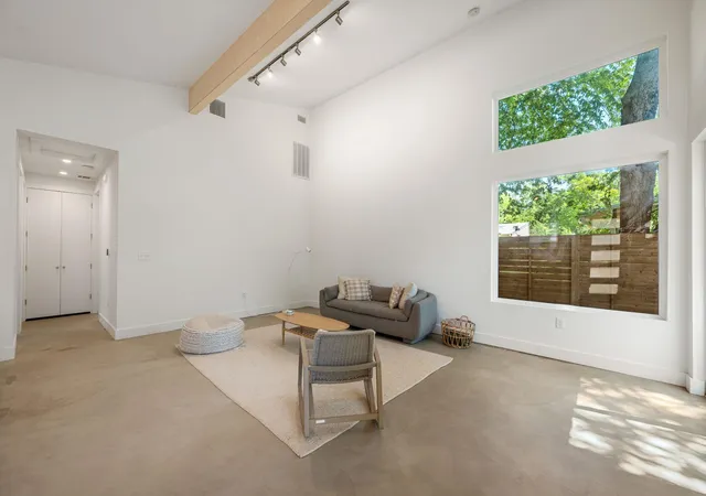 Listing Photo 4 - Condo for sale in building located at 508 Capitol Dr, Austin, TX 78753 - Unit #2