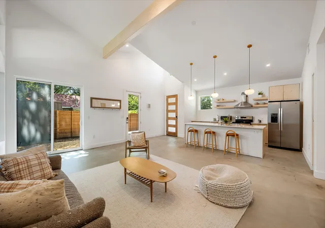Listing Photo 5 - Condo for sale in building located at 508 Capitol Dr, Austin, TX 78753 - Unit #2