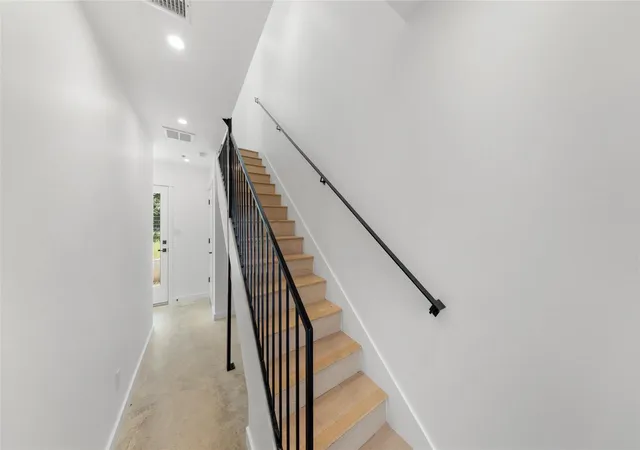 Listing Photo 4 - Condo for sale in building located at 5912 Harold Ct, Austin, TX 78721 - Unit #107