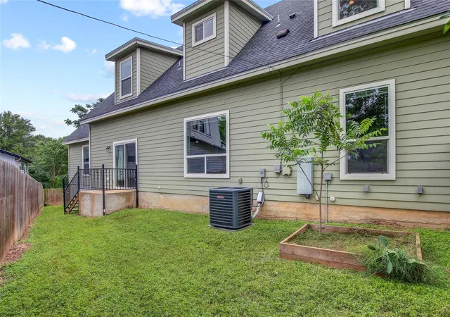 33rd image of 5109 Lott Ave, Austin, TX 78721 | MLS# 3200803