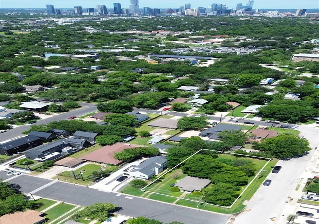 5th image of 1104 Brass St, Austin, TX 78702 | MLS# 5440899