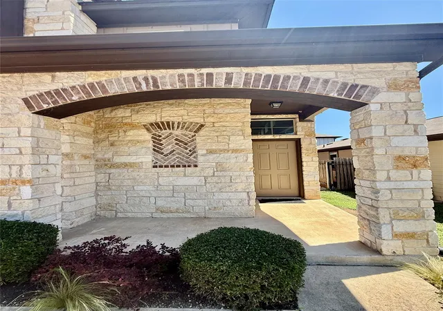 Photo 3 of Single family home for sale at 907 Sleepy Dell Ln, Austin, TX 78748 | MLS# 7725873 | Listing updated on 2026-08-30