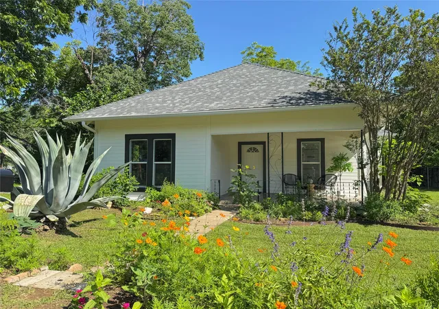 1st image of 302 E Brenham St, Elgin, TX 78621 | MLS# 1019316