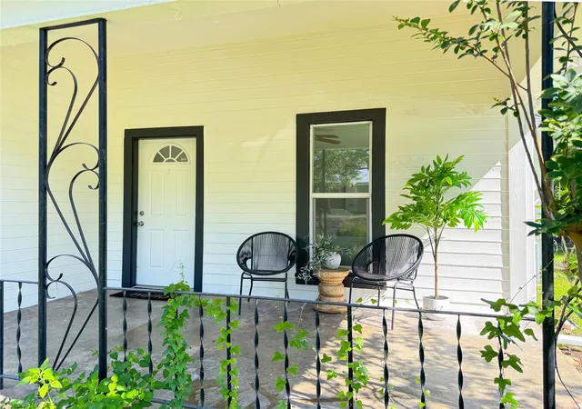 2nd image of 302 E Brenham St, Elgin, TX 78621 | MLS# 1019316