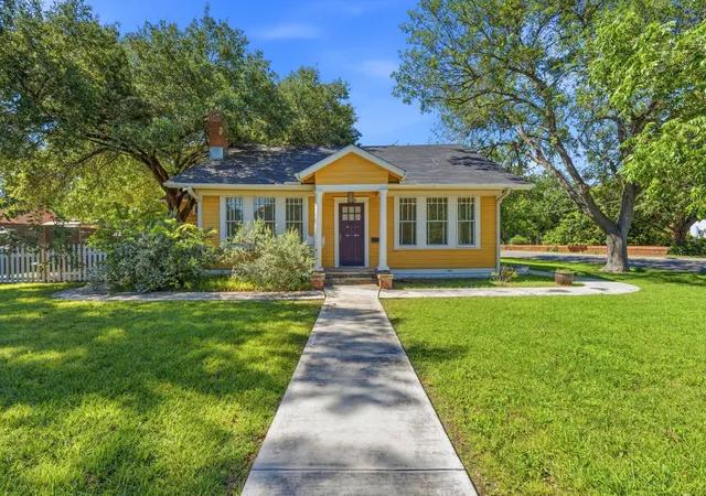 1st image of 1232 Spruce St, Lockhart, TX 78644 | MLS# 3120139