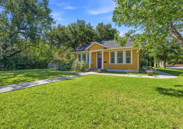 2nd image of 1232 Spruce St, Lockhart, TX 78644 | MLS# 3120139