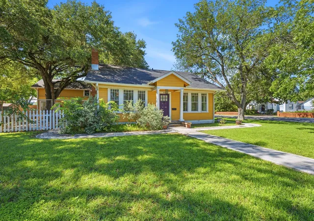 3rd image of 1232 Spruce St, Lockhart, TX 78644 | MLS# 3120139