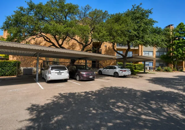 Listing Photo 2 - Condo for sale in building located at 8888 Tallwood Dr, Austin, TX 78759 - Unit #3105