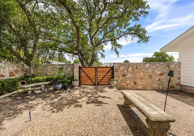 Photo 4 of Single family home for sale at 5105 N Rim Dr, Austin, TX 78731 | MLS# 1849065 | Listing updated on 2026-10-06