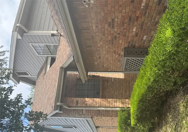 Listing Photo 4 - Condo for sale in building located at 8502 Cima Oak Ln, Austin, TX 78759 - Unit #A