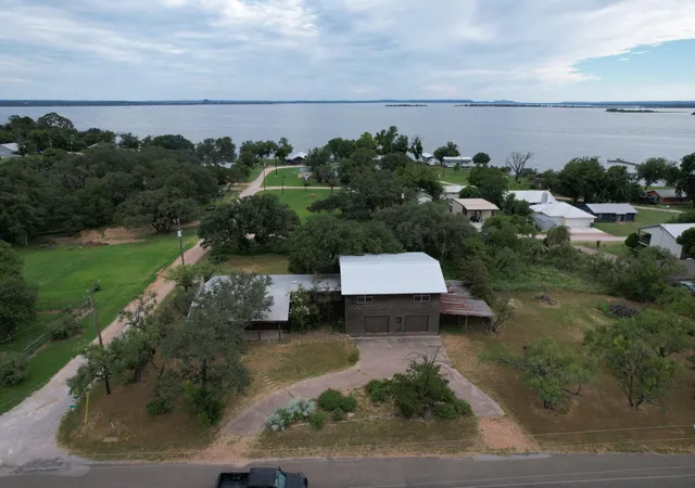 Photo 2 of Single family home for sale at 401 County Rd 128, Burnet, TX 78611 | MLS# 4057294 | Listing updated on 2026-07-07
