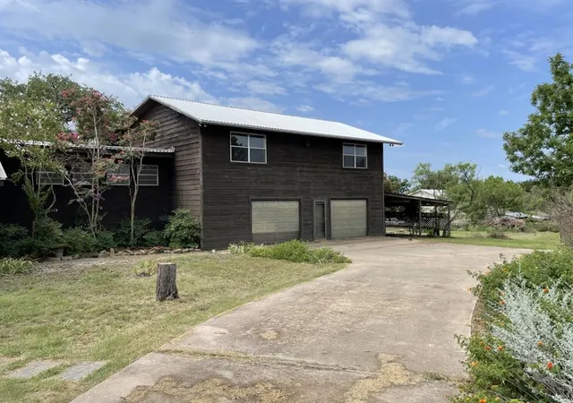 Photo 3 of Single family home for sale at 401 County Rd 128, Burnet, TX 78611 | MLS# 4057294 | Listing updated on 2026-07-07