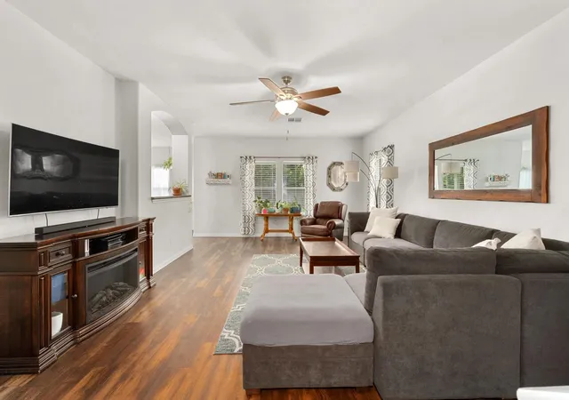 Photo 2 of Single family home for sale at 1107 Concan Dr, Hutto, TX 78634 | MLS# 5408849 | Listing updated on 2026-08-27