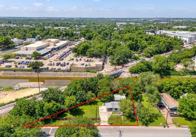 Photo 3 of Single family home for sale at 3509 Lyons Rd, Austin, TX 78702 | MLS# 1609556 | Listing updated on 2026-08-28
