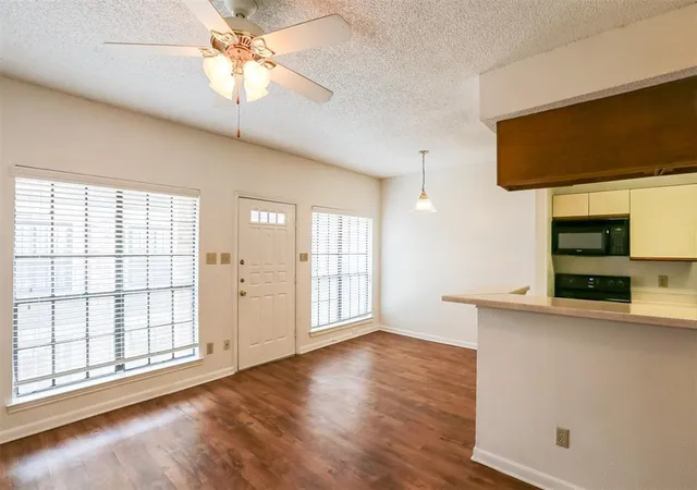 3rd image of 912 W 22Nd St, Austin, TX 78705