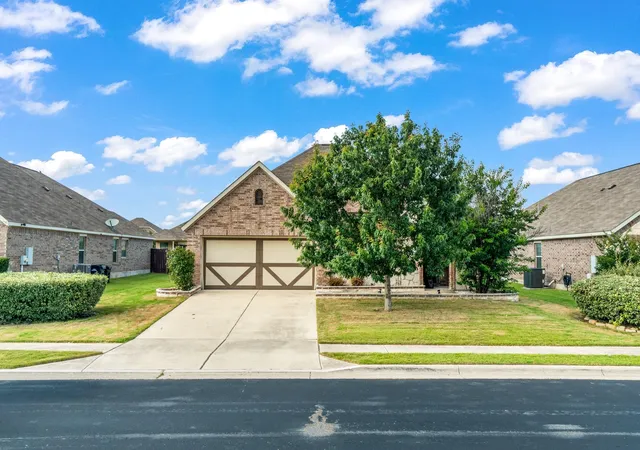Photo 3 of Single family home for sale at 804 Farm House Dr, Hutto, TX 78634 | MLS# 7269187 | Listing updated on 2026-08-14