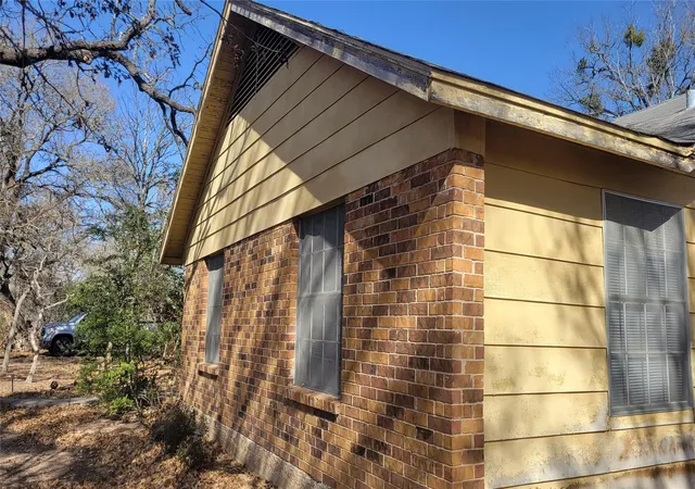 Photo 3 of Single family home for sale at 123 River Oaks Dr, Cedar Creek, TX 78612 | MLS# 8408791 | Listing updated on 2026-09-19