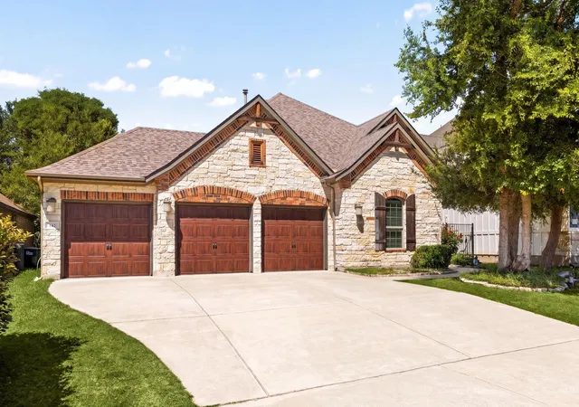 Photo 2 of Single family home for sale at 332 Ancient Oak Way, San Marcos, TX 78666 | MLS# 7697056 | Listing updated on 2026-09-29