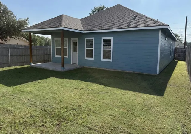 Homes for sale in Giddings, TX | 982 S Navarro St, Giddings, TX 78942 | MLS# 1090253