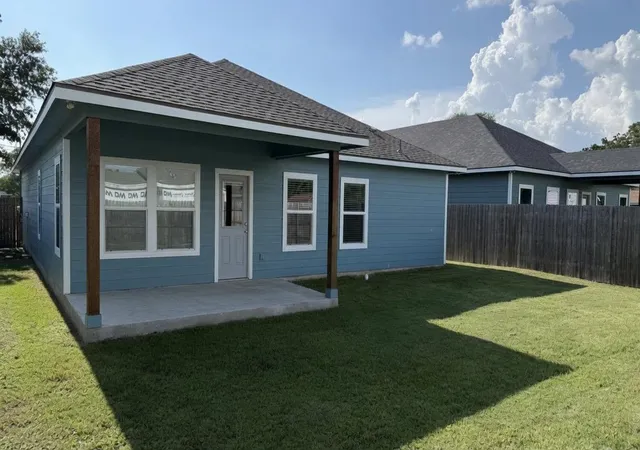 Homes for sale in Giddings, TX | 982 S Navarro St, Giddings, TX 78942 | MLS# 1090253