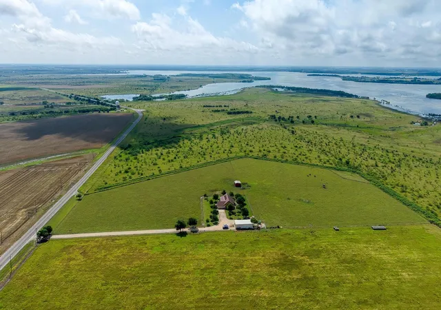 3rd image of 19000 Fm 971, Granger, TX 76530 | MLS# 5716408
