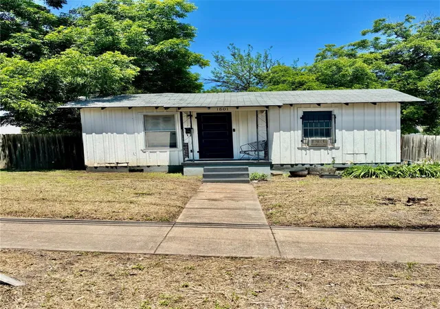 image of 1801 Chestnut Ave, Austin, TX 78702 | MLS# 4061121