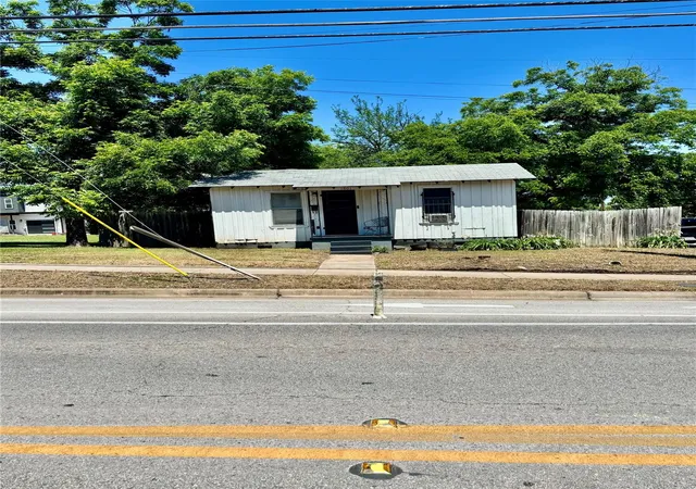 image of 1801 Chestnut Ave, Austin, TX 78702 | MLS# 4061121