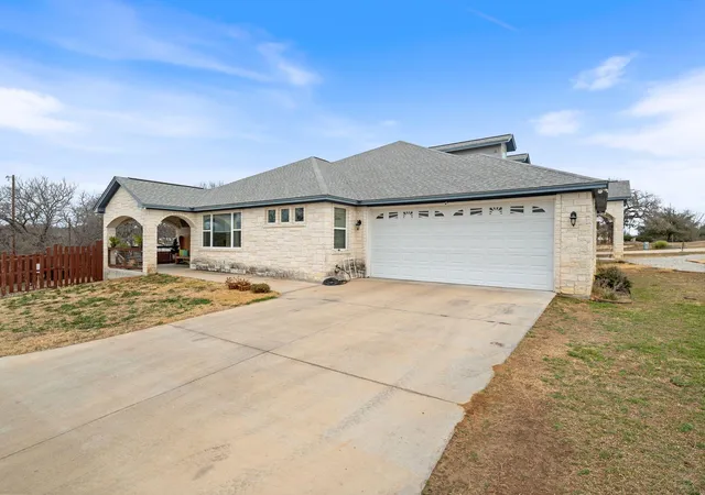 Homes for sale in Kingsland, TX | 625 Skyline Dr, Kingsland, TX 78639 | MLS# 5191871