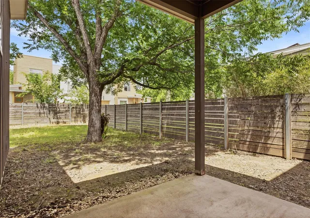 Listing Photo 5 - Condo for sale in building located at 1210 Stobaugh St, Austin, TX 78757 - Unit #B