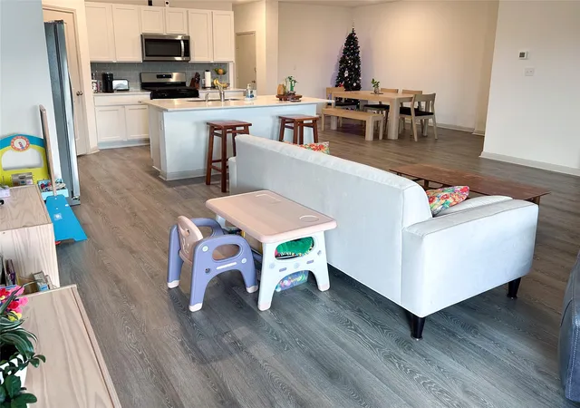 Photo 2 of Single family home for sale at 111 Sweetwater Crk Ln, Hutto, TX 78634 | MLS# 4470972 | Listing updated on 2026-08-31