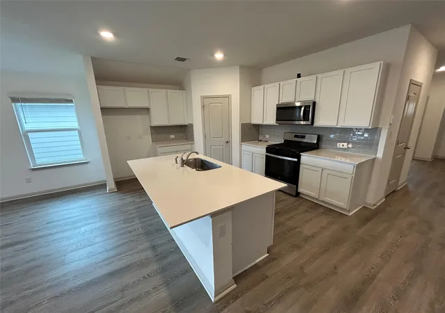 Photo 4 of Single family home for sale at 111 Sweetwater Crk Ln, Hutto, TX 78634 | MLS# 4470972 | Listing updated on 2026-08-31