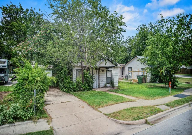 2nd image of 308 E Austin Ave, Round Rock, TX 78664 | MLS# 3422642