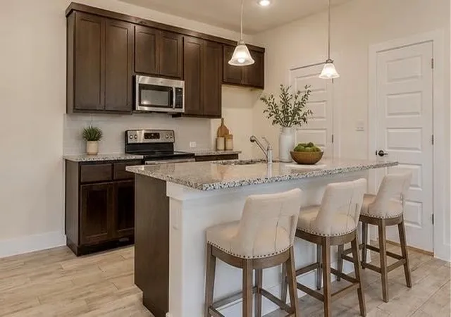 Listing Photo 5 - Condo for sale in building located at 619 Parkline Dr, Georgetown, TX 78626