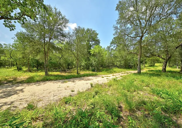 image of 544 Coastal Ln, Luling, TX 78648 | MLS# 8355999