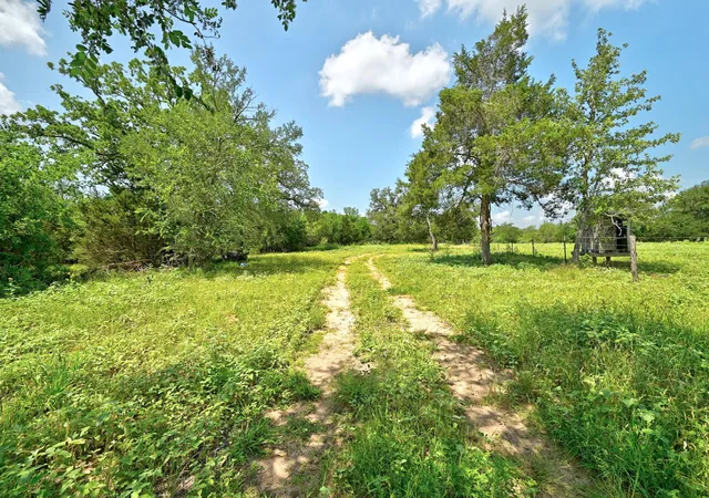image of 544 Coastal Ln, Luling, TX 78648 | MLS# 8355999