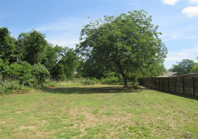 2nd image of 748 W Elm St, Bartlett, TX 76511 | MLS# 6869986