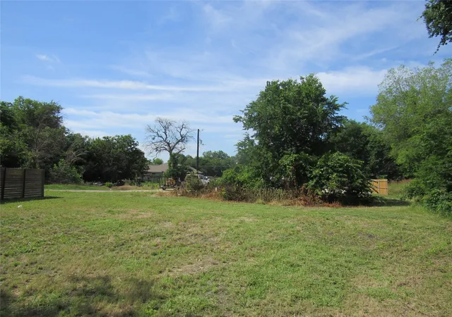 5th image of 748 W Elm St, Bartlett, TX 76511 | MLS# 6869986
