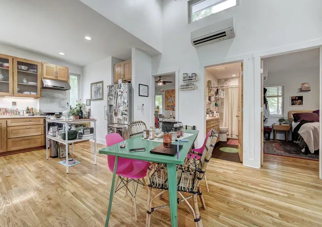 3rd image of 809 E 44Th St, Austin, TX 78751 | MLS# 1945768