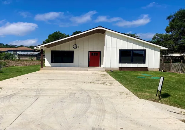 1st image of 1127 Greenhill Dr, Canyon Lake, TX 78133 | MLS# 4328257