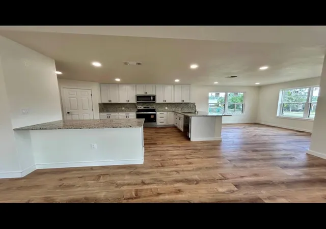 Photo 4 of Single family home for sale at 1127 Greenhill Dr, Canyon Lake, TX 78133 | MLS# 4328257 | Listing updated on 2026-08-05