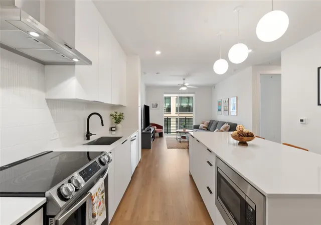 2nd image of 1701 Simond Ave #305, Austin, TX 78723 | MLS# 3892558