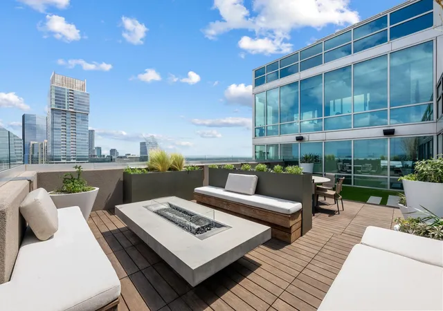 Photo 4 of Condo for sale at 300 Bowie St #PH2, Austin, TX 78703 | MLS# 9402622 | Listing updated on 2026-10-02