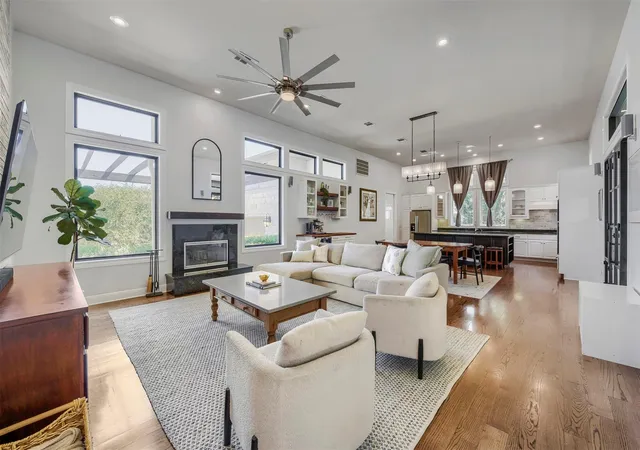2nd image of 220 Clubhouse Dr, Lakeway, TX 78734 | MLS# 1525554