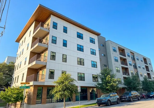 2nd image of 2500 Longview St #302, Austin, TX 78705 | MLS# 5989719