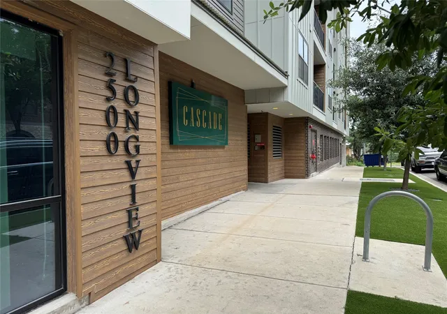 3rd image of 2500 Longview St #302, Austin, TX 78705 | MLS# 5989719