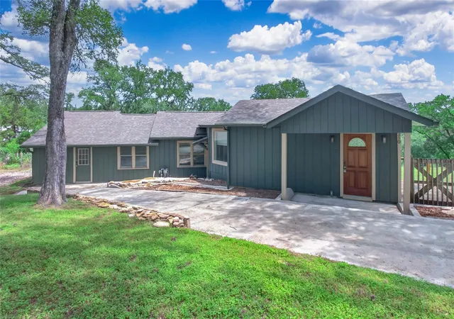 3rd image of 210 Harvard St, San Marcos, TX 78666 | MLS# 8870983